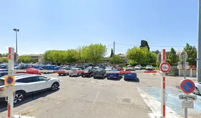 Parking de la salle des fetes de Puyricard